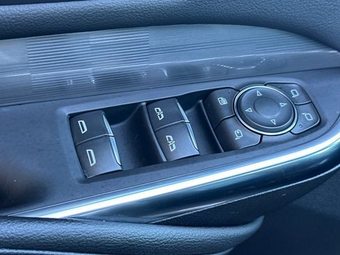 Used 2024 Cadillac XT4 Premium Luxury image 12