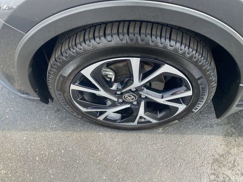 Used 2021 Toyota C-HR XLE image 10