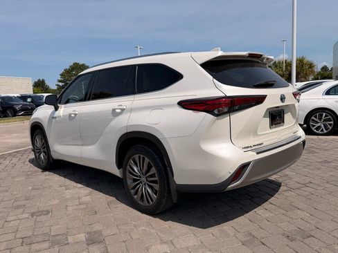 Used 2020 Toyota Highlander Platinum AWD/4WD image 11