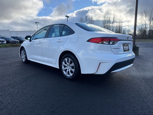 Used 2020 Toyota Corolla LE image 5