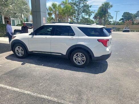 Used 2021 Ford Explorer XLT w/ Equipment Group 202A AWD/4WD image 4