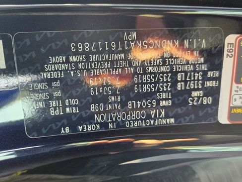 New 2026 Kia Carnival EX image 24