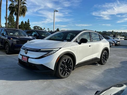 New 2026 Nissan Leaf Platinum+ w/ Cargo Package (Platinum+) FWD image 2
