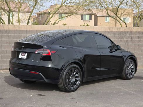 Used 2021 Tesla Model Y Long Range image 9