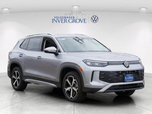 New 2025 Volkswagen Tiguan SE AWD/4WD image 1