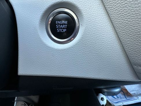 Used 2022 Toyota Corolla SE FWD image 5