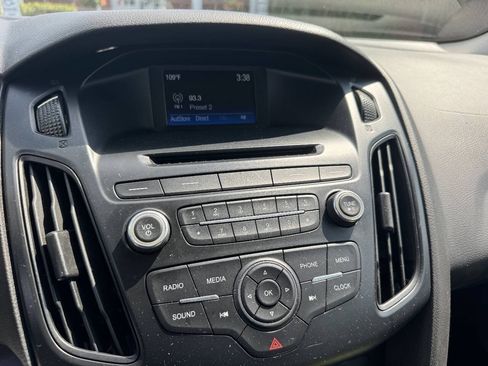 Used 2015 Ford Focus SE w/ Reverse Sensing Package FWD image 11