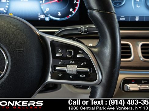 Used 2022 Mercedes-Benz GLE 350 4MATIC w/ Premium Package image 16