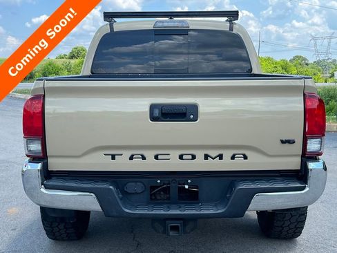 Used 2018 Toyota Tacoma TRD Off-Road AWD/4WD image 3