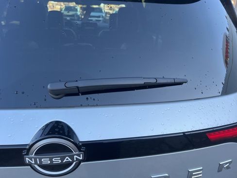 Certified 2025 Nissan Pathfinder SL w/ SL Premium Package image 36