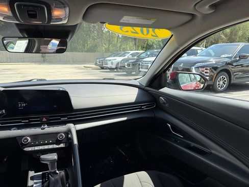Used 2025 Hyundai Elantra SEL FWD image 27