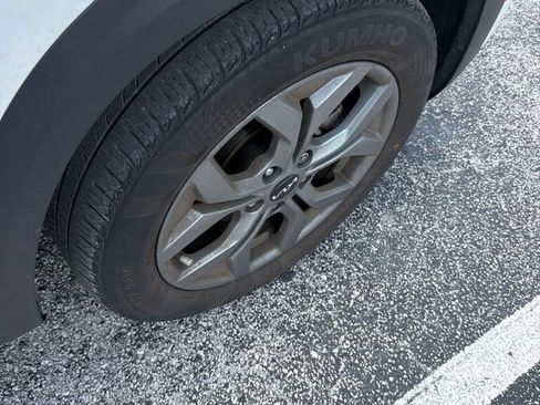 Certified 2024 Kia Seltos S FWD image 5