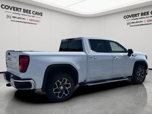 New 2026 GMC Sierra 1500 SLT image 9