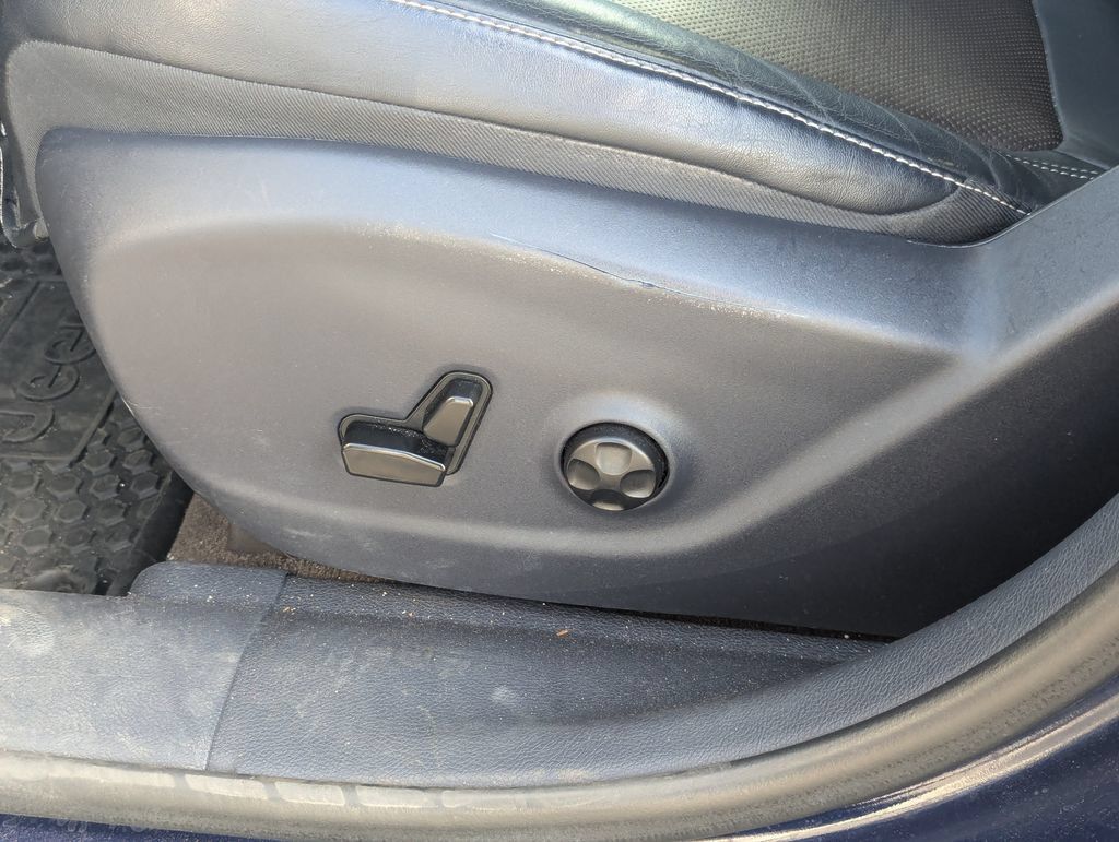 Used 2014 Jeep Cherokee Limited w/ Technology Group FWD image 25