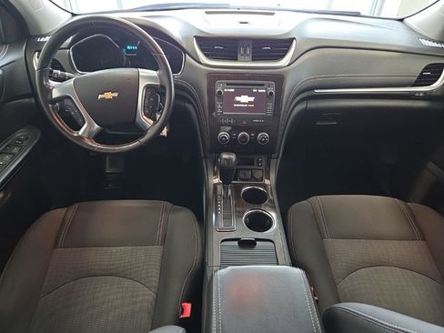 Used 2017 Chevrolet Traverse LT w/ Style and Technology Package image 34