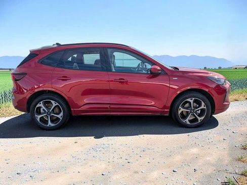 Certified 2024 Ford Escape ST-Line Elite AWD/4WD image 7