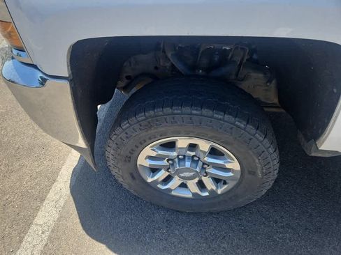 Used 2019 Chevrolet Silverado 2500 LT AWD/4WD image 3