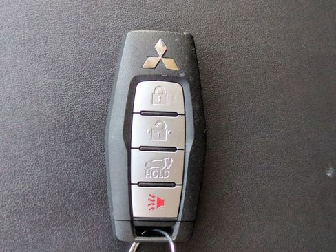 Used 2024 Mitsubishi Outlander SE image 32