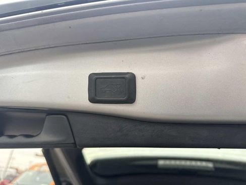 Used 2021 Toyota RAV4 XLE w/ Convenience Package image 9