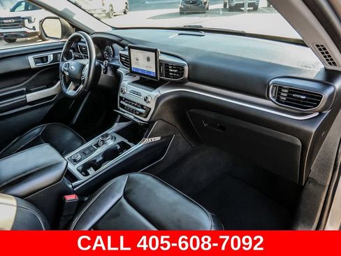 Used 2021 Ford Explorer XLT w/ Equipment Group 202A AWD/4WD image 18