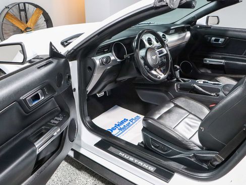 Used 2022 Ford Mustang Premium RWD image 3