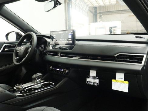 New 2026 Mitsubishi Outlander LE FWD image 17