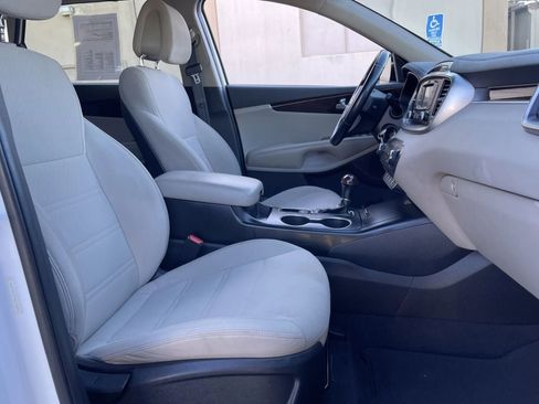 Used 2016 Kia Sorento LX w/ LX Convenience Package image 20