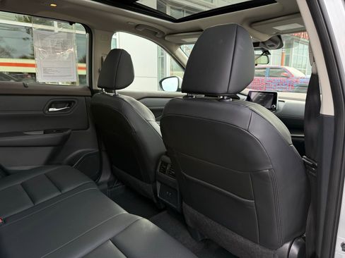 Used 2023 Nissan Rogue SV w/ SV Premium B Package image 30