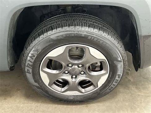 Used 2017 Jeep Renegade Sport w/ Power & Air Group image 5