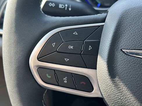 Used 2022 Chrysler Pacifica Touring-L FWD image 22
