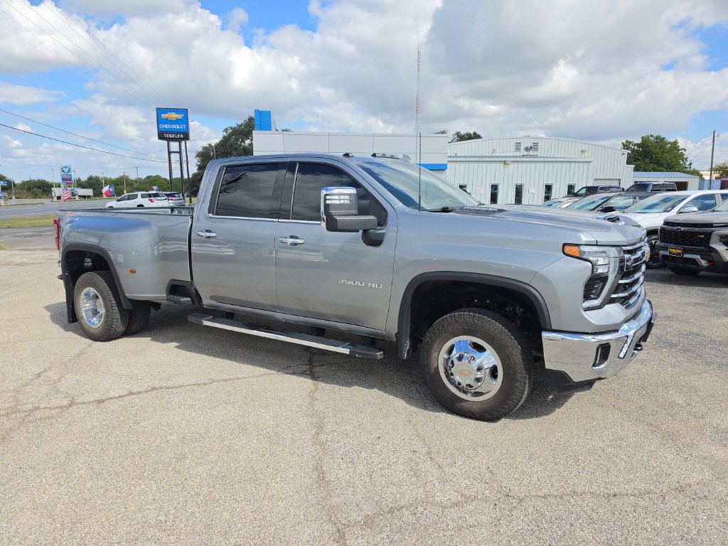 Used 2024 Chevrolet Silverado 3500 LTZ w/ LTZ Convenience Package AWD/4WD image 4