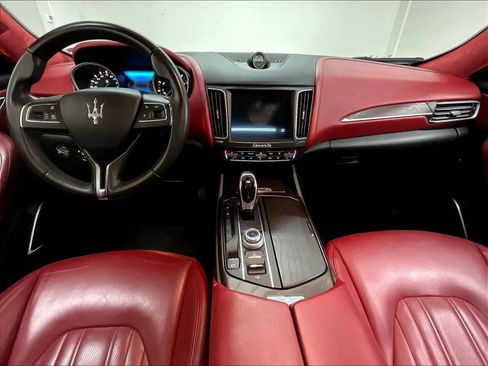 Used 2017 Maserati Levante w/ Luxury Package AWD/4WD image 2