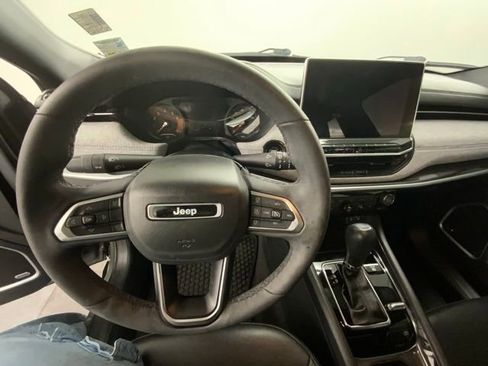 Used 2024 Jeep Compass Latitude w/ Sun and Sound Group image 19