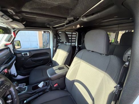 Used 2022 Jeep Gladiator Sport AWD/4WD image 14