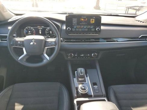 Used 2023 Mitsubishi Outlander SE image 15
