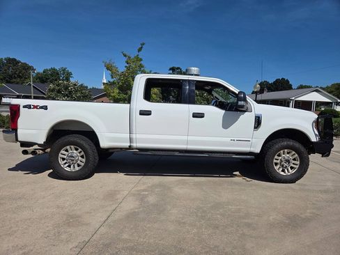 Used 2017 Ford F250 XLT AWD/4WD image 5