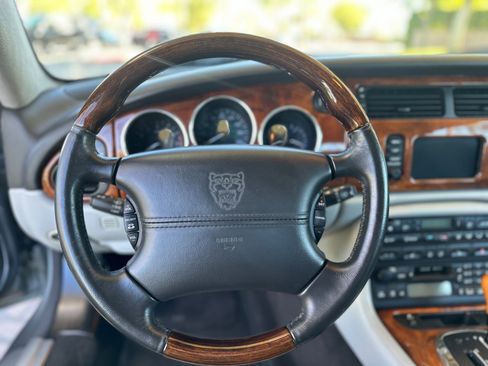 Used 2003 Jaguar XK8 Convertible image 22