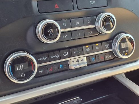 Used 2023 Ford Expedition XLT RWD image 15