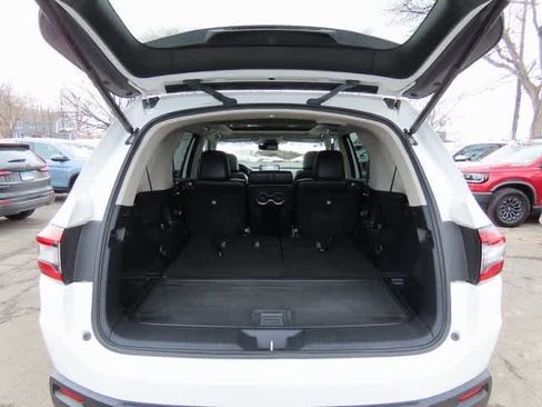 Certified 2023 Honda Pilot Touring image 12