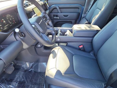 New 2026 Land Rover Defender 110 X-Dynamic SE image 21