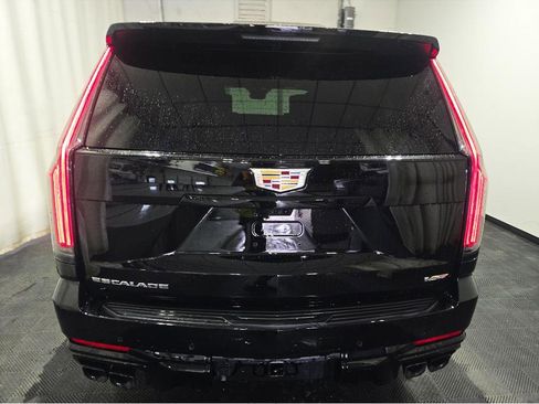 Used 2025 Cadillac Escalade ESV V AWD/4WD image 5