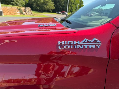 Used 2024 Chevrolet Silverado 1500 High Country AWD/4WD image 10