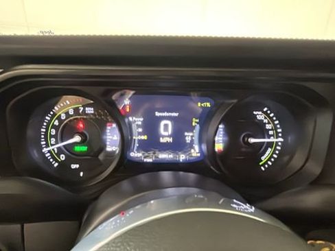 Used 2024 Jeep Wrangler Unlimited Sahara AWD/4WD image 17