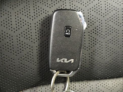 Used 2022 Kia Sorento S image 32