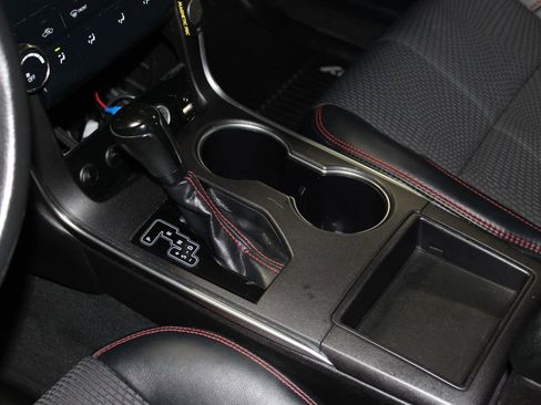 Used 2017 Toyota Camry SE image 16