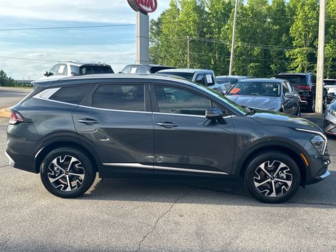 Used 2024 Kia Sportage EX AWD/4WD image 2