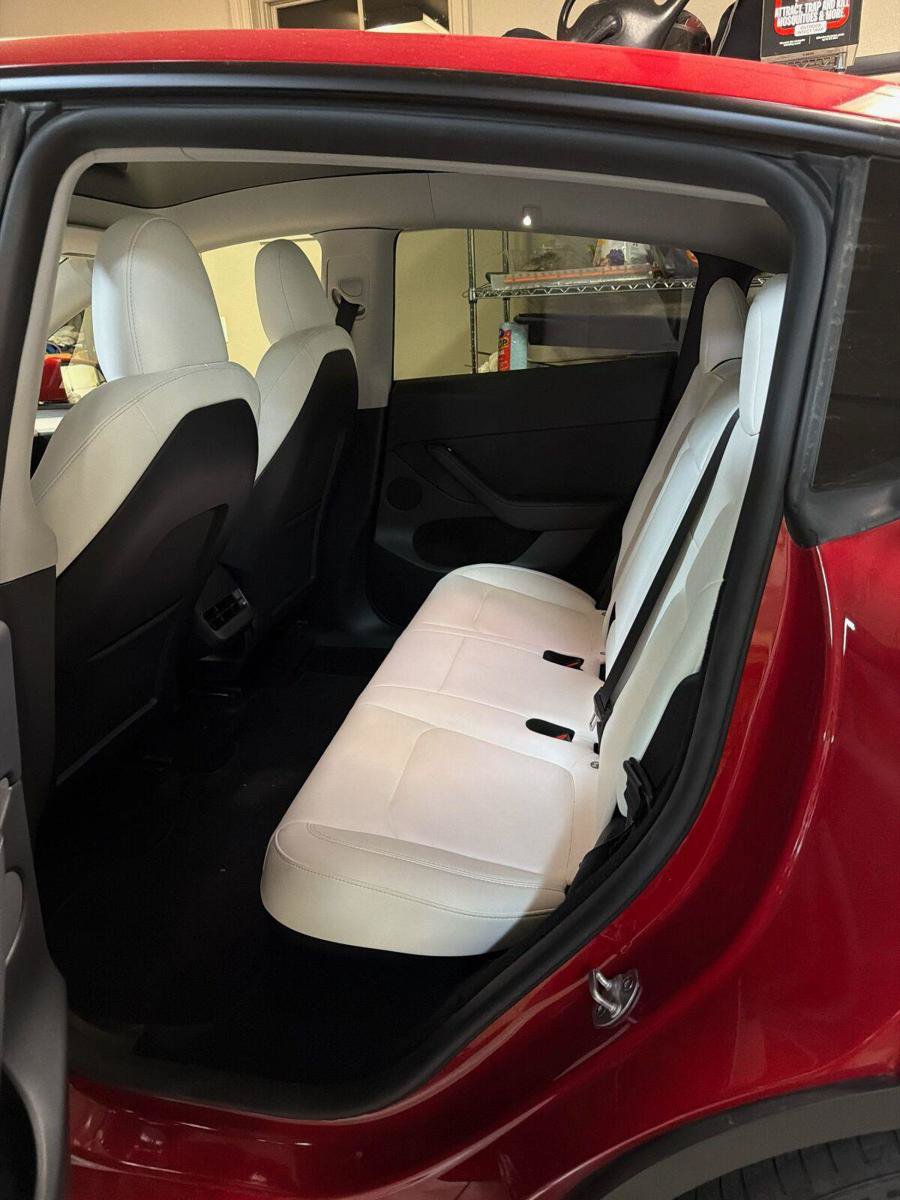 Used 2023 Tesla Model Y Performance AWD/4WD image 3