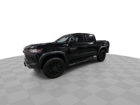 Used 2024 Chevrolet Colorado Trail Boss w/ Technology Package AWD/4WD image 4