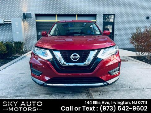 Used 2017 Nissan Rogue S image 2