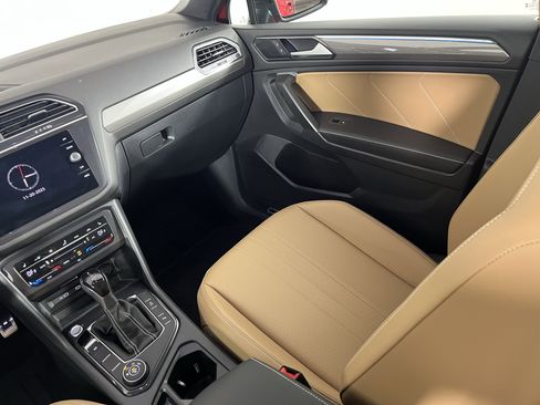 Certified 2024 Volkswagen Tiguan SE R-Line image 11